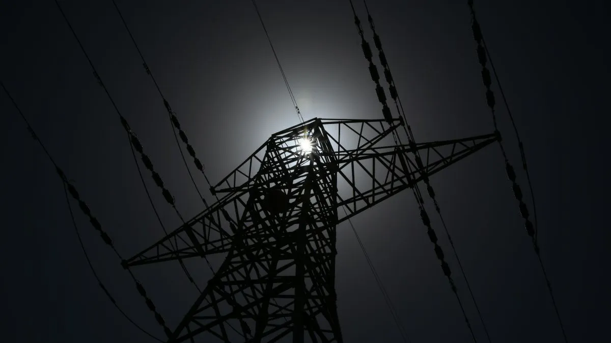 gujarat-imposes-blackout-in-border-districts-of-patan-kutch-and-banaskantha-amid-indiapakistan-conflict