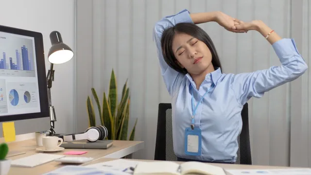 Computer Table Stretch 5 Quick Desk Stretches To Instantly Relieve Stiffness In 10 Minutes ...
