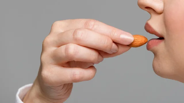 eat-these-5-foods-early-morning-on-an-empty-stomach-for-radiant-skin