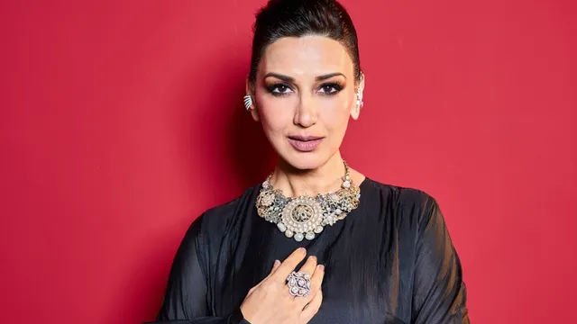 sonali-bendre-shares-first-meeting-experience-with-director-of-hum-saath-saath-hain-says-in-90s-i-was-not-really-considered-the-it-girl