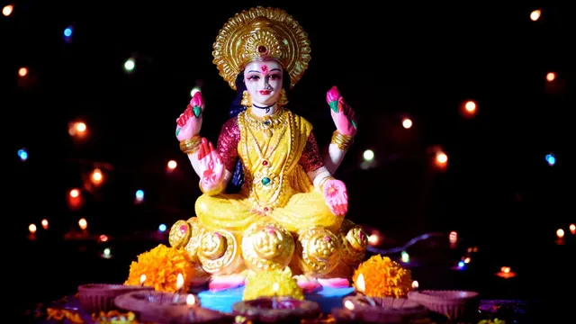 shukrawar-ke-upay-offer-these-5-things-to-goddess-lakshmi-on-friday-to-end-financial-problems