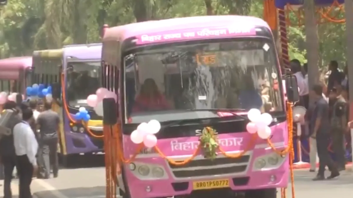 patna-bihar-cm-nitish-kumar-inaugurates-166-new-deluxe-buses-of-bsrtc-20-pink-buses-reserved-for-women