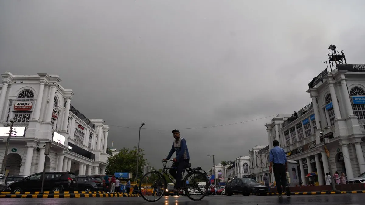 delhi-weather-today-yellow-alert-issued-with-thunderstorms-lightning-and-winds-up-to-50-kmh-rain-likely-from-may-19