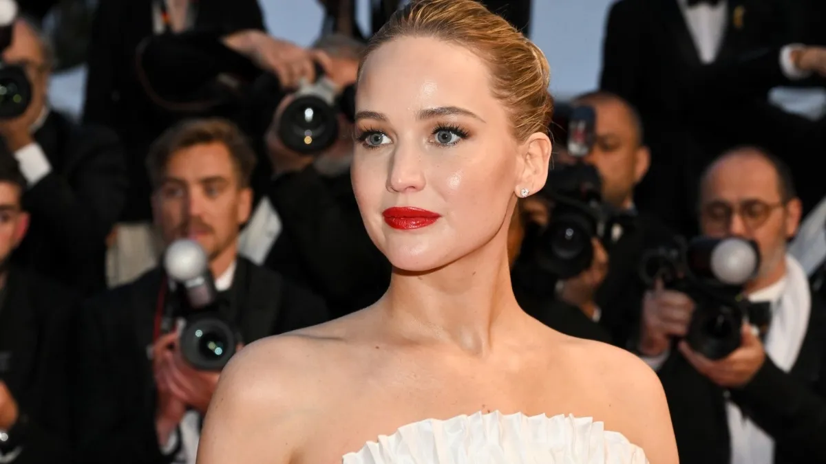 jennifer-lawrence-shares-about-postpartum-isolation-struggles-at-cannes-2025-you-feel-like-an-alien