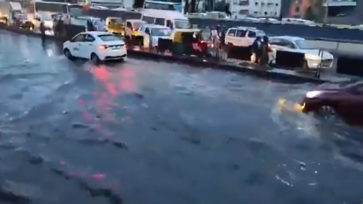 bengaluru-rains-turn-streets-into-rivers-and-internet-floods-with-hilarious-rain-videos-and-memes-were-under-water