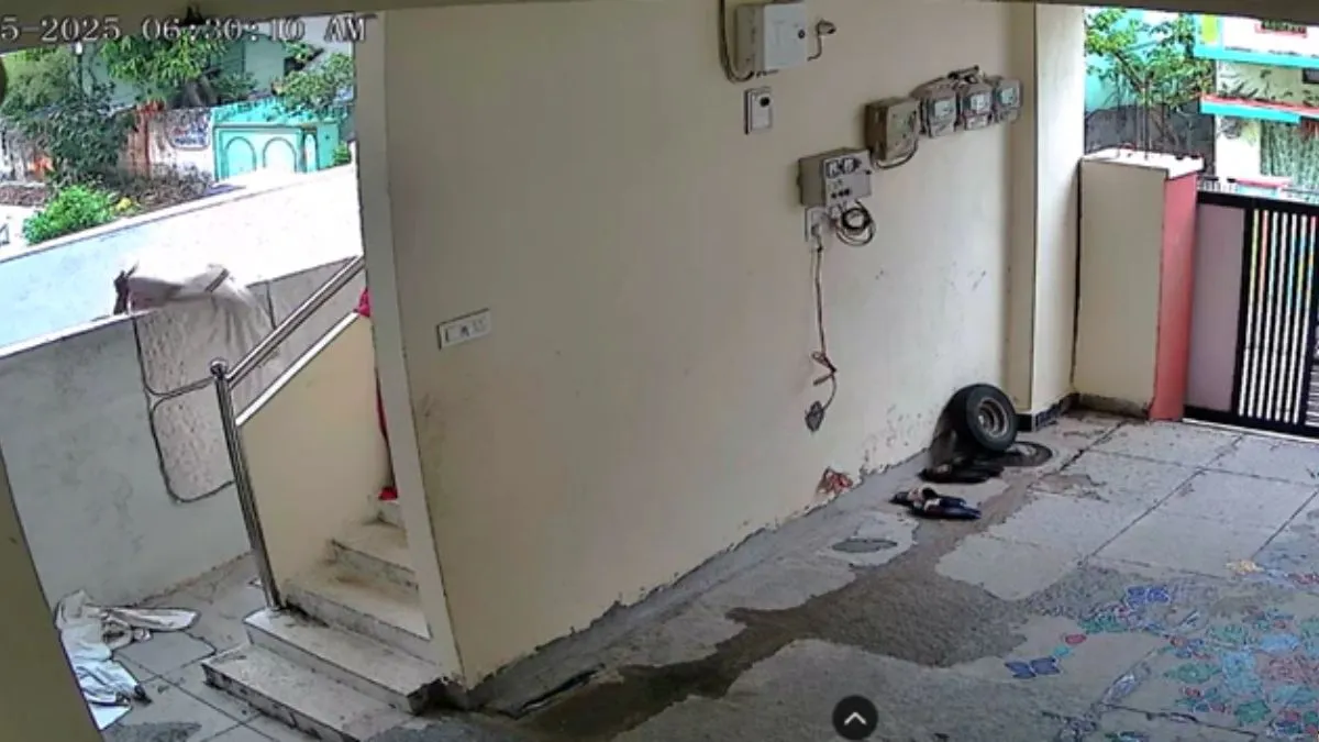 hyderabad-woman-sweeps-neighbour-clothes-to-ground-with-broom-in-shocking-viral-video