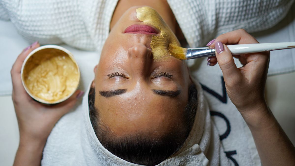 5-diy-sandalwood-face-packs-for-glowing-skin-in-summer