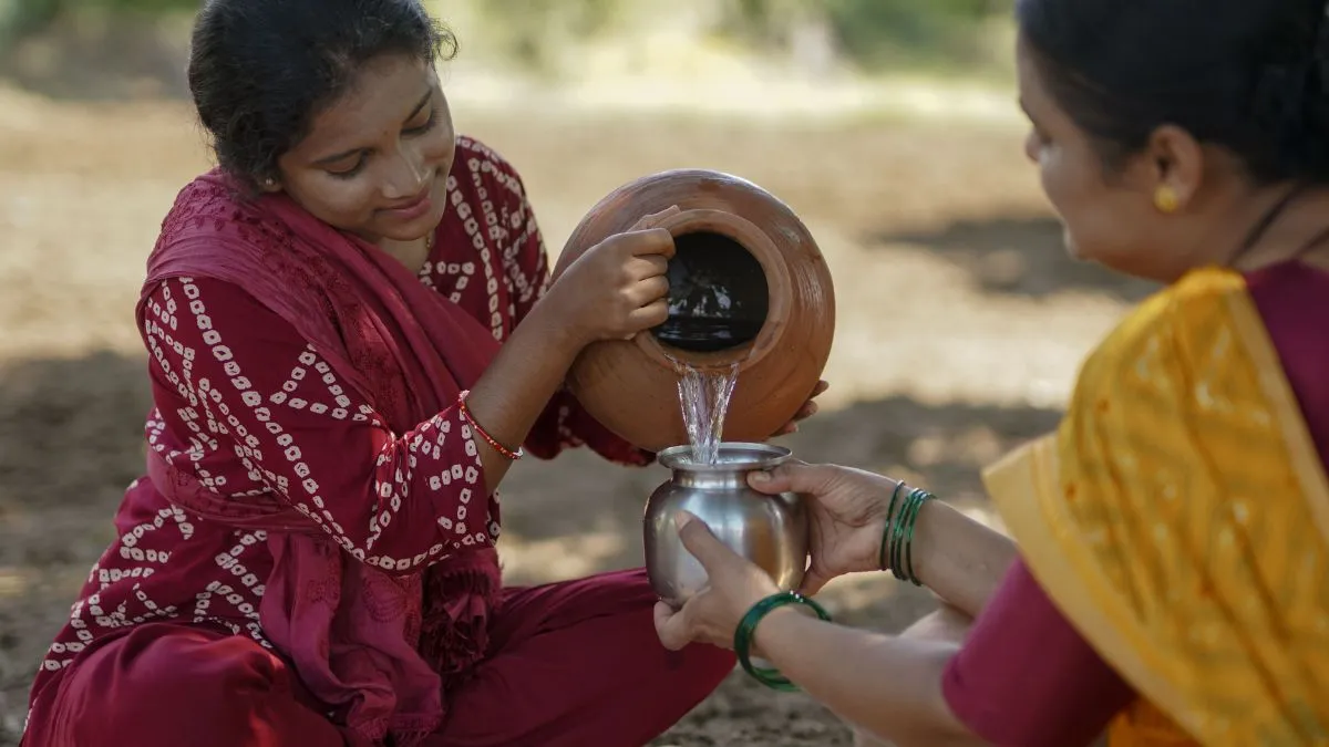 5-surprising-benefits-of-drinking-water-from-earthen-pots-in-summer-to-stay-cool-naturally