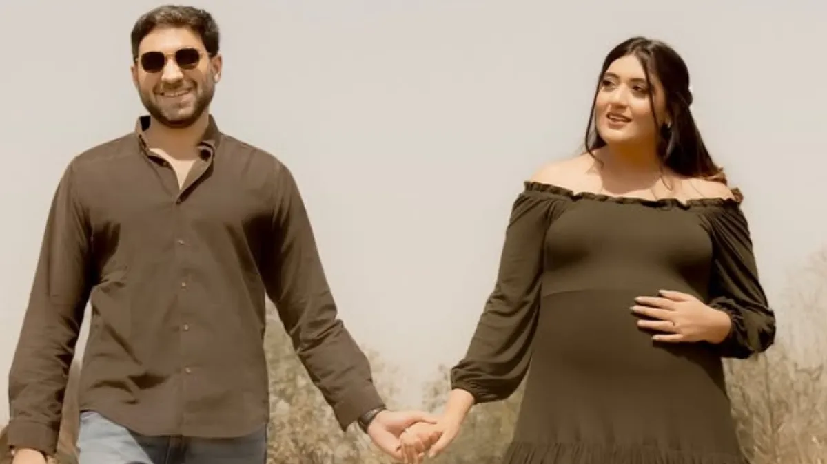 yeh-hai-mohabbatein-actress-shireen-mirza-grooves-to-koi-mil-gaya-song-in-her-intimate-baby-shower-watch