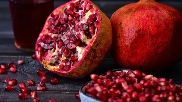 5-compelling-reasons-to-eat-1-pomegranate-in-breakfast-to-start-your-day-right