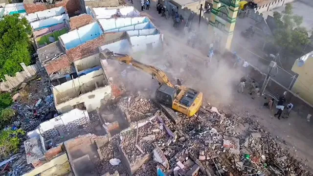 chandola-bulldozer-action-big-crackdown-on-bangladeshi-nationals-in-ahmedabad-gujarat-8500-illegal-encroachments-demolished