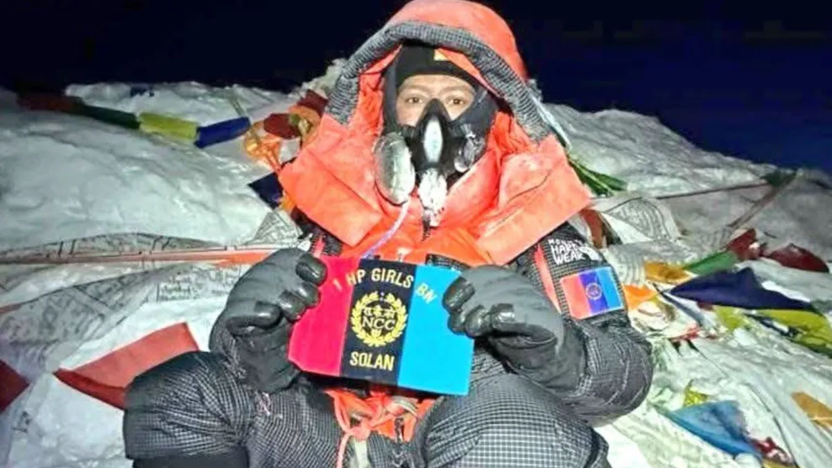 himachal-pradeshs-sirmaur-ncc-cadet-kritika-sharma-climbs-mount-everest-chief-minister-praises-her-ahievement