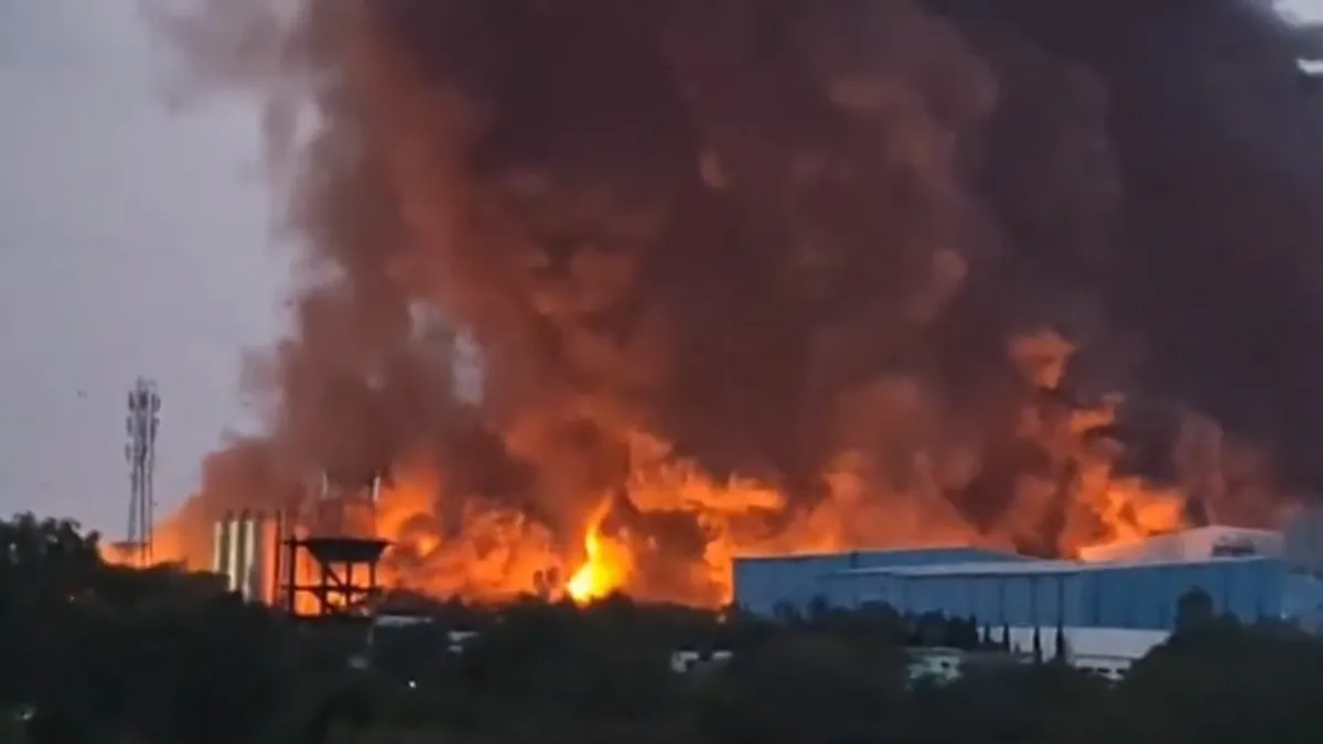 nashik-fire-jindal-poly-films-plant-on-nashik-mumbai-highway-gutted-as-effort-to-douse-flame-continues-horrific-videos