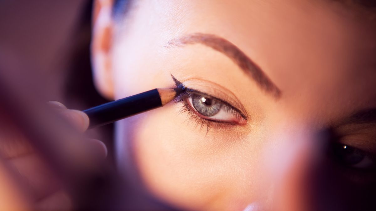 Winged Eyeliner
