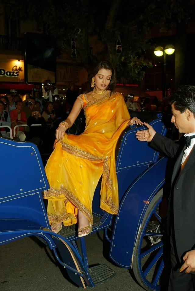 aishwarya-rai-cannes-series-2002