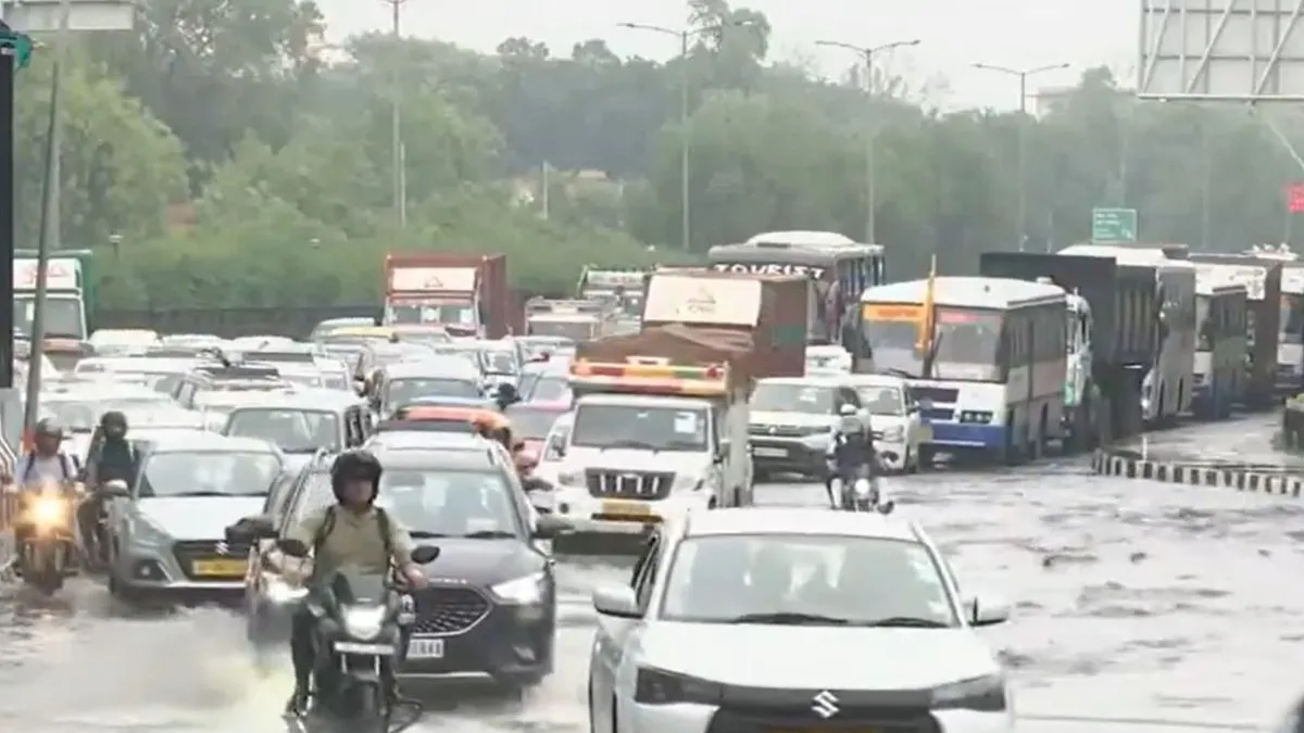 delhi-weather-update-igi-airport-advisory-indigo-airline-travel-advisory-delhi-flights-delay-waterlogging-storm-imd-red-alert