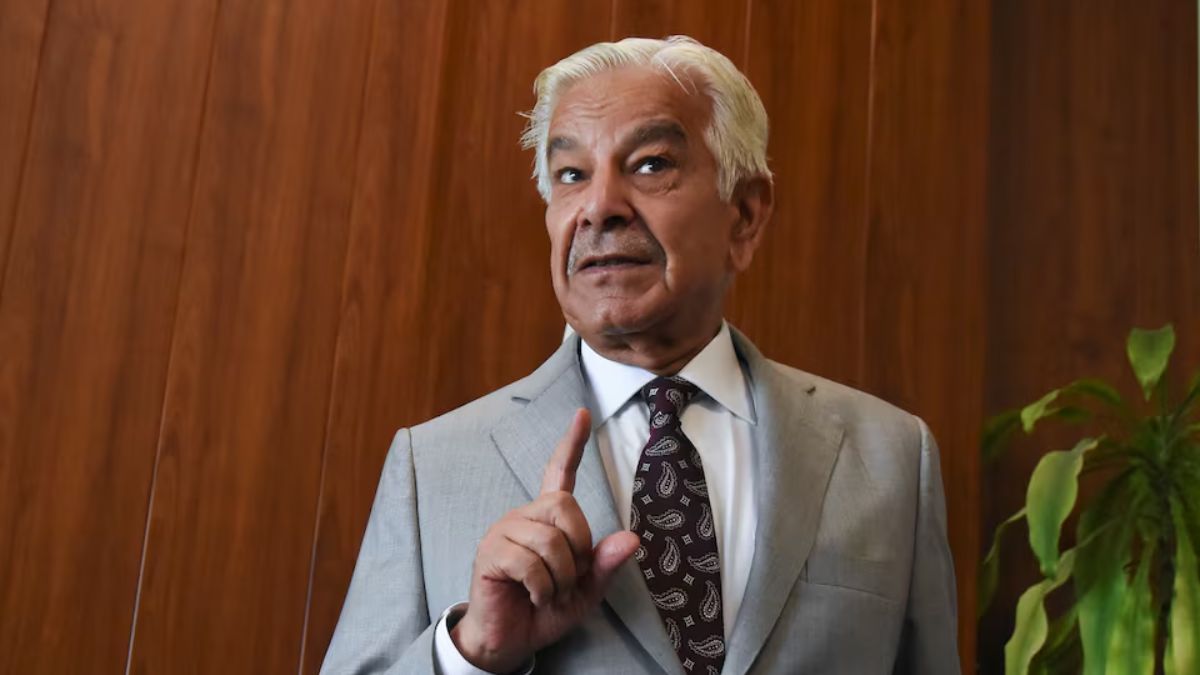 paise-kamake-ghar-chale-gayein-pakistan-defence-minister-khawaja-asif-blames-us-for-wars-shocking-statement-goes-viral-watch