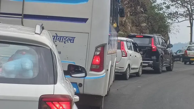 uttarakhand-rains-trigger-landslides-on-badrinath-highway-6-km-traffic-jam-on-nh-7