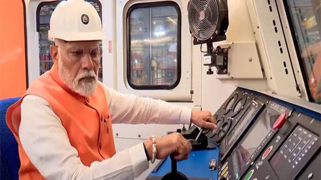 pm-modi-inaugurates-locomotive-plant-in-gujarat-dahod-to-improve-freight-loading-capacity-reduce-energy-consumption