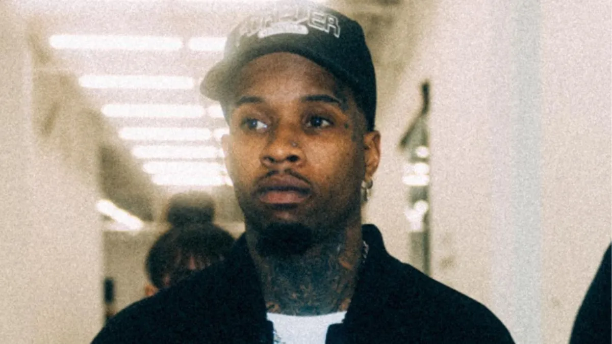 cctv-video-footage-of-rapper-tory-lanez-getting-stabbed-14-times-in-jail-goes-viral-watch