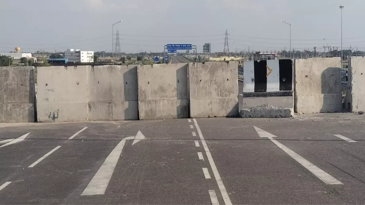 kushinagar-road-collapse-gorakhpur-link-expressway-closed-for-security-checks-check-details
