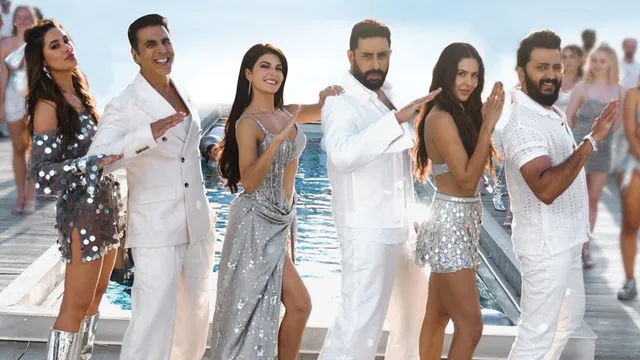 im-a-huge-fan-of-charlie-chaplin-akshay-kumar-carries-hollywood-legend-photo-in-his-wallet-watch-the-video