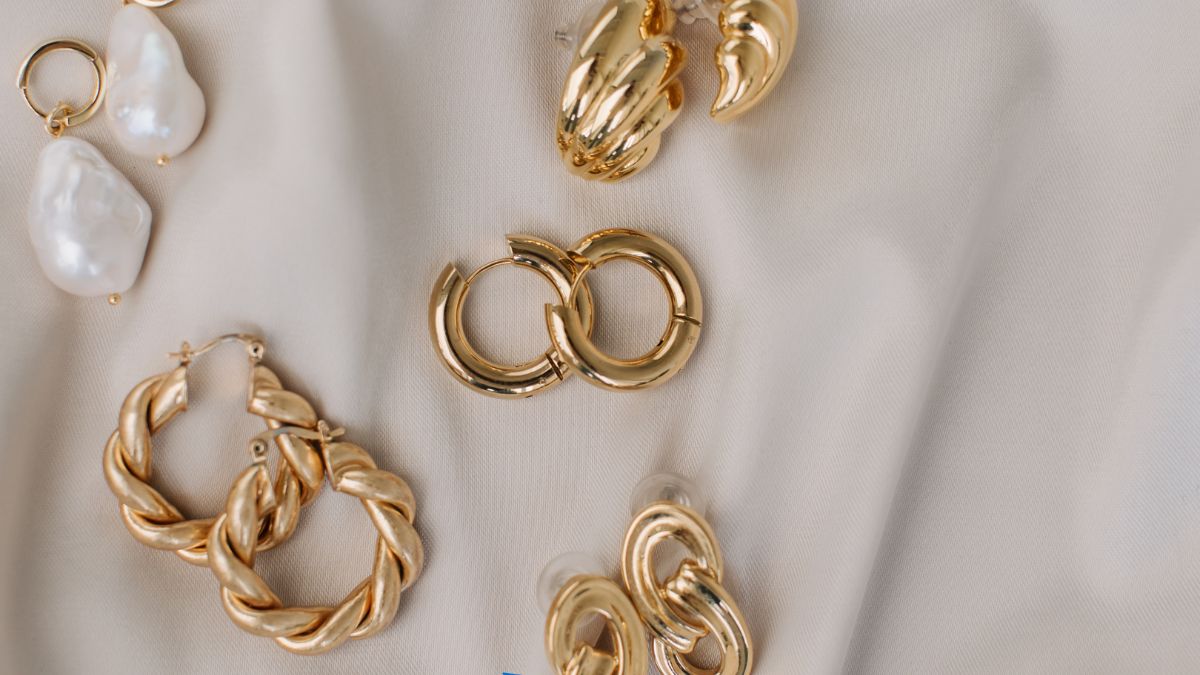Gold Rate Today: Yellow Metal Price Falls On MCX; Check  Latest Gold Rate In Delhi, Chennai, Mumbai And Other Cities