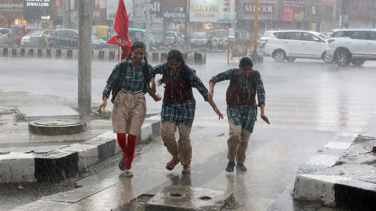 Weather Update: IMD Forecasts Heavy Rain In Gujarat, Kerala And Maharashtra; Thunderstorm, Showers Likely In Delhi NCR