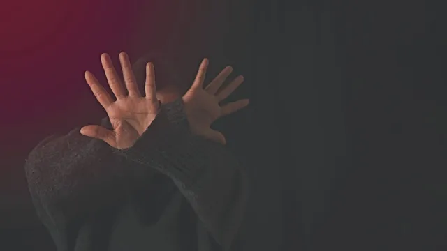 pilibhit-journo-wife-attempt-sucide-on-camera-accuse-sdm-two-others-of-harassment-over-corruption-report