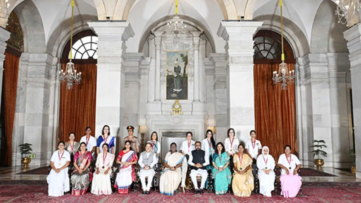 prez-droupadi-murmu-confers-national-florence-nightingale-awards-2025-to-nurses-from-across-india
