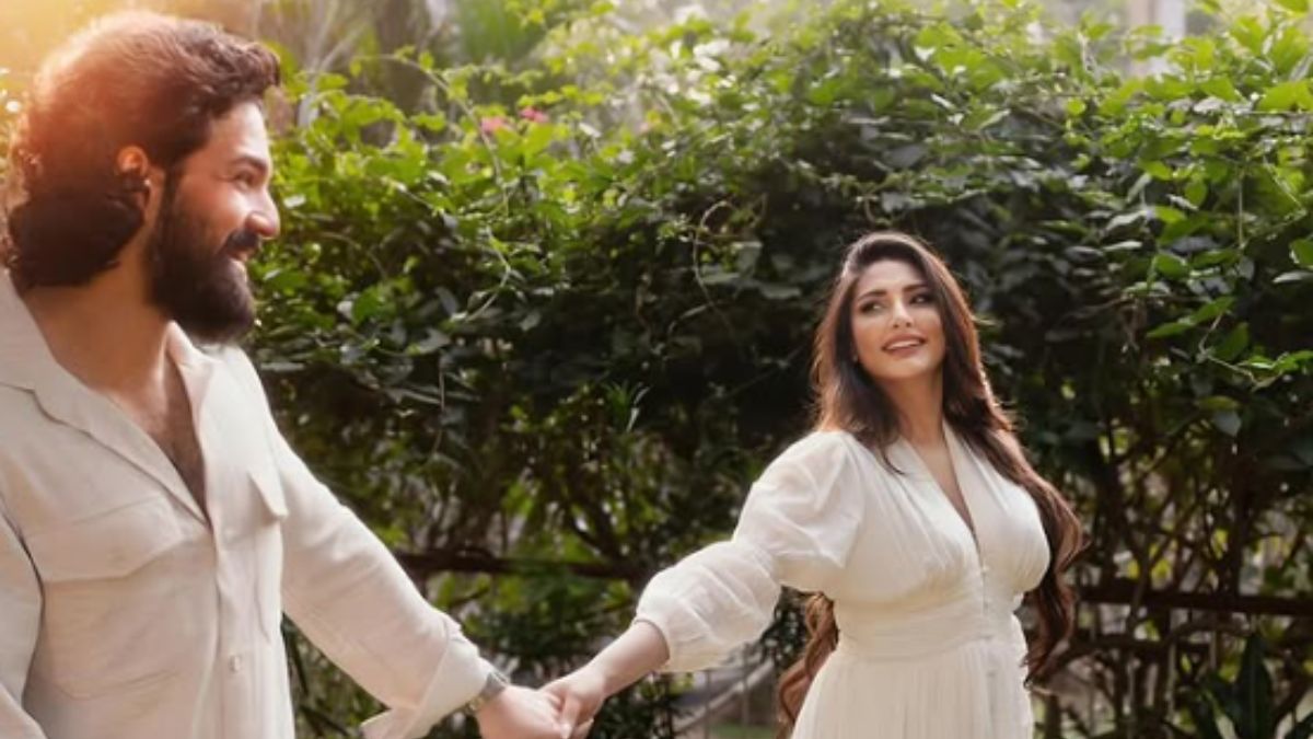 Akhil Akkineni To Tie The Knot With Zainab Ravdjee On THIS Date | Report