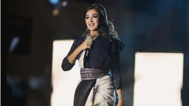 monali-thakur-takes-nyc-by-storm-singer-kicks-off-us-tour