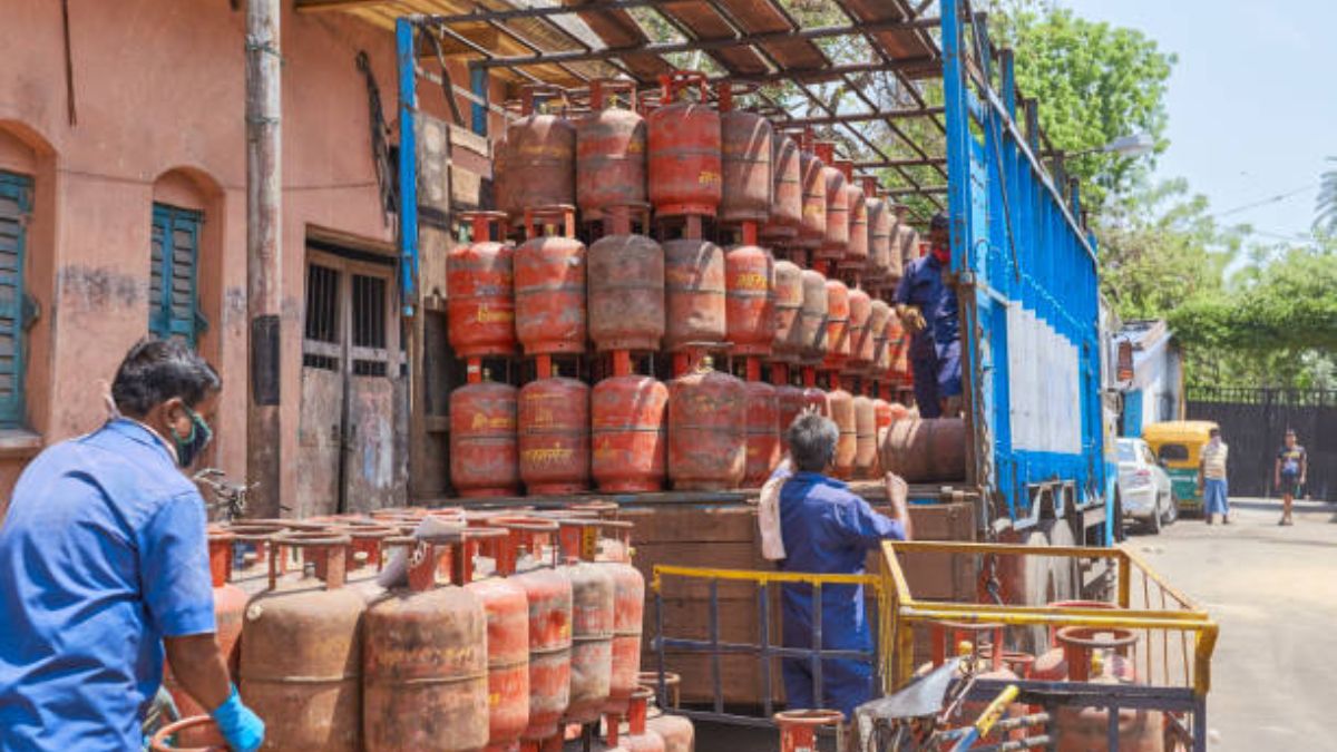 Commercial LPG Cylinder Price Cut By Rs 24; Revised Rates To Be Effective From June 1 | Check List
