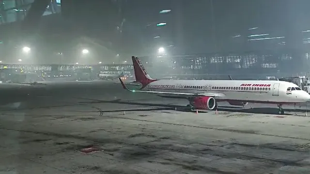 delhi-flight-update-airport-alerts-flyers-of-disruption-in-services-after-dust-storm-rain-check-advisory