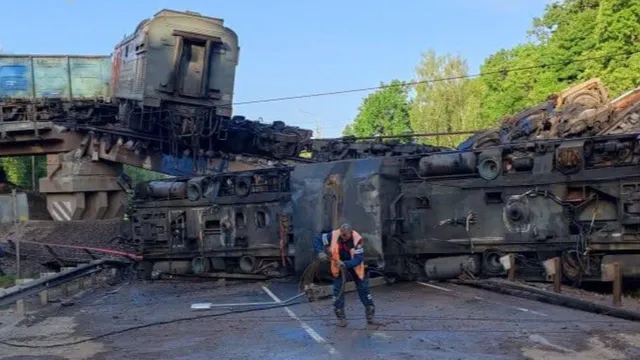 railway-bridge-collapses-in-kursk-second-train-derailment-in-russia-in-24-hours