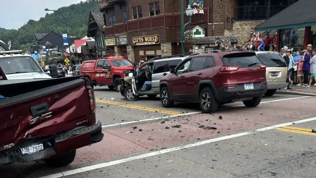 gatlinburg-accident-three-critically-injured-parkway-shut-for-hours-after-multivehicle-crash