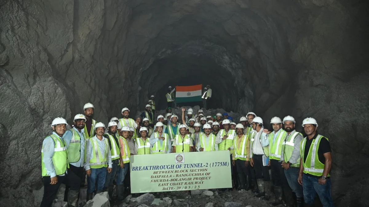 khurda-roadbalangir-rail-line-project-breakthrough-of-final-tunnel-achieved-in-odishas-nayagarh