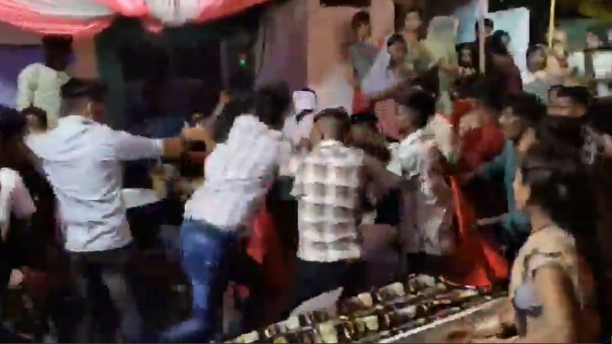 UP Wedding Viral Video: Guests Brutally Fight To Stand Infront Of Cooler; Internet Reacts With Shock And Laughter
