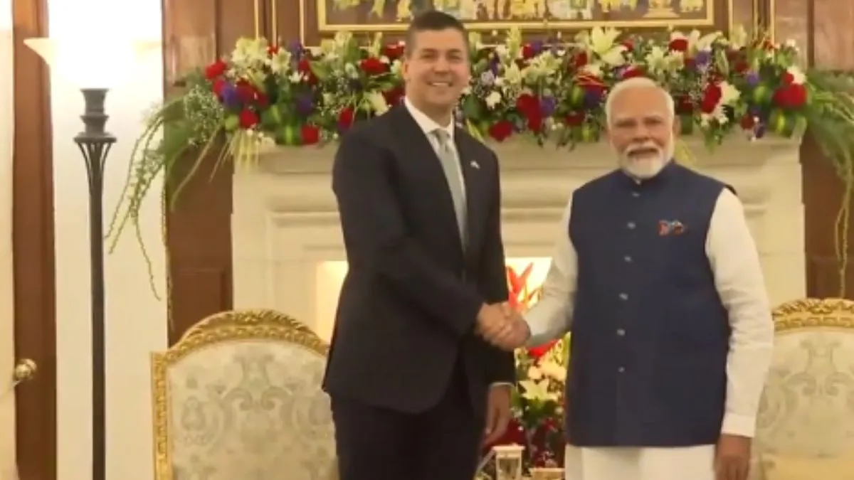 delhi-pm-modi-meets-paraguay-prez-santiago-pena-palacios-at-hyderabad-house