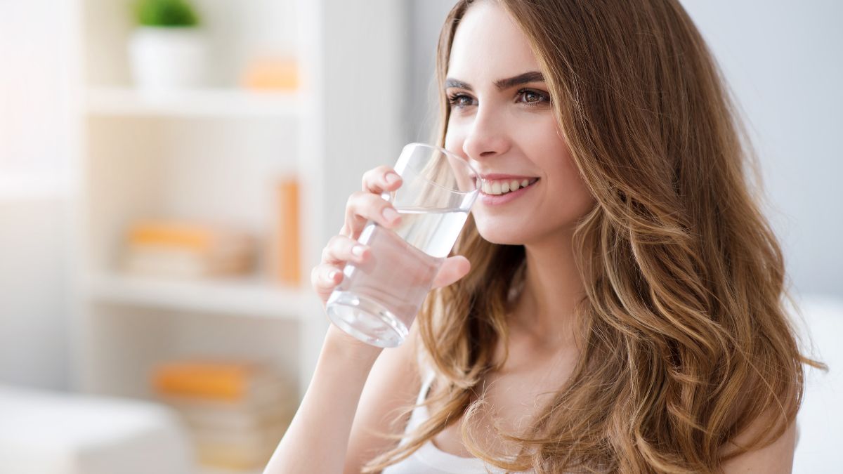 7 Powerful Reasons To Drink Water First Thing In The Morning To Start Your Day Right
