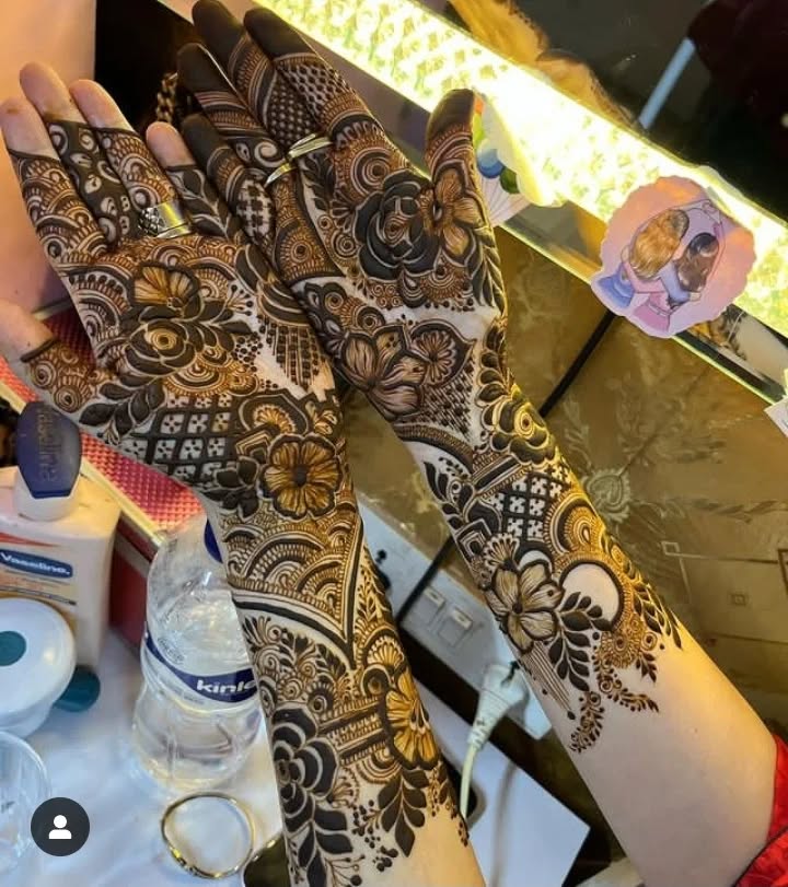 full hand mehendi