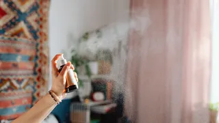 8 DIY Natural Room Fresheners To Keep Your Home Smelling Fresh This Monsoon