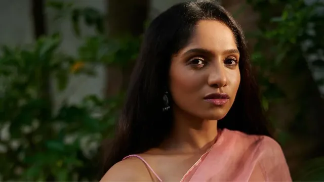 men-flashed-randomly-jamie-lever-reveals-being-sexually-harassed-says-school-bus-conductor-would-touch-and-hold-us