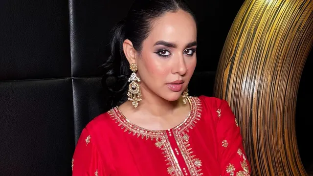 sunanda-sharma-car-vandalised-in-london-luxury-bags-stolen-singer-shares-video-on-instagram-watch