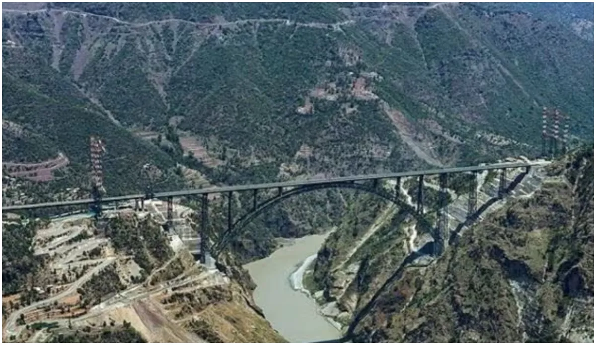 below-you-is-worlds-tallest-rail-bridge-pilots-make-special-midflight-announcement-as-travellers-vying-to-click-chenab-bridge