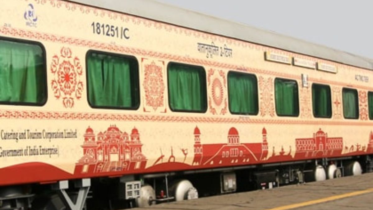 cm-fadnavis-flags-off-bharat-gaurav-express-on-shiv-rajyabhishek-day-check-route-ticket-prices-and-itinerary