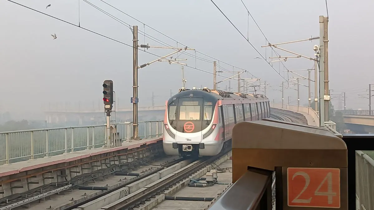 delhi-metros-pink-line-services-delayed-due-to-fire-at-trilokpuri-sanjay-lake-station