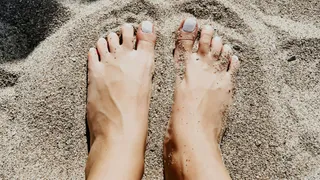 5 Home Remedies To Say Goodbye To Tanned Feet For Brighter Skin