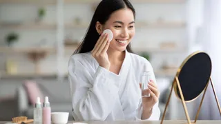 How To Make Homemade DIY Glass Skin Toners For Under Rs 100?