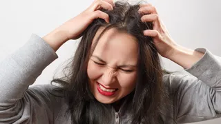 How To Quickly Relieve An Itchy Scalp At Home With These 5 DIY Remedies?